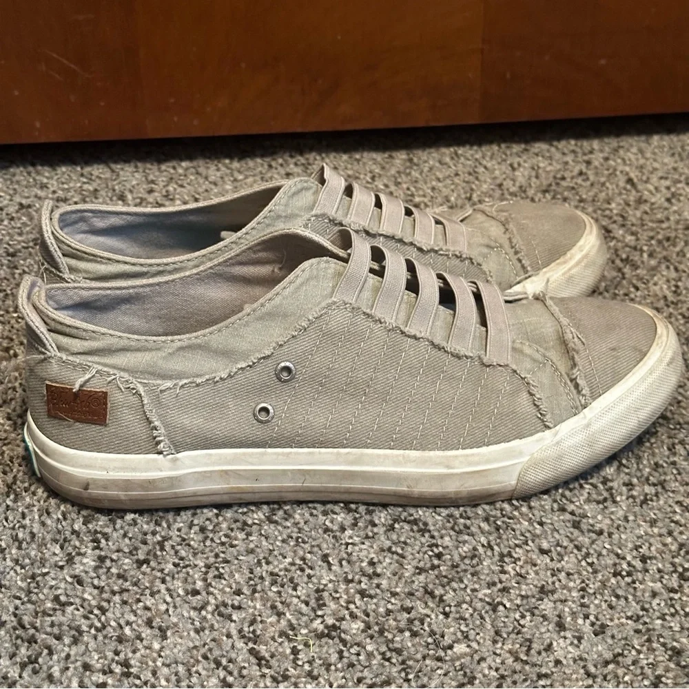 Blowfish Sneakers Tan Beige Slip On‎ Shoes 8 Distressed